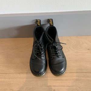 I am selling unisex boots